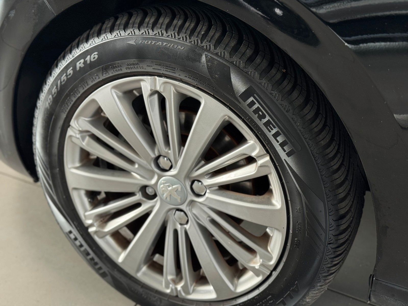 Fahrzeugabbildung Peugeot 208 1.2 110 Allure "Automatik GJR Sitzheizung"