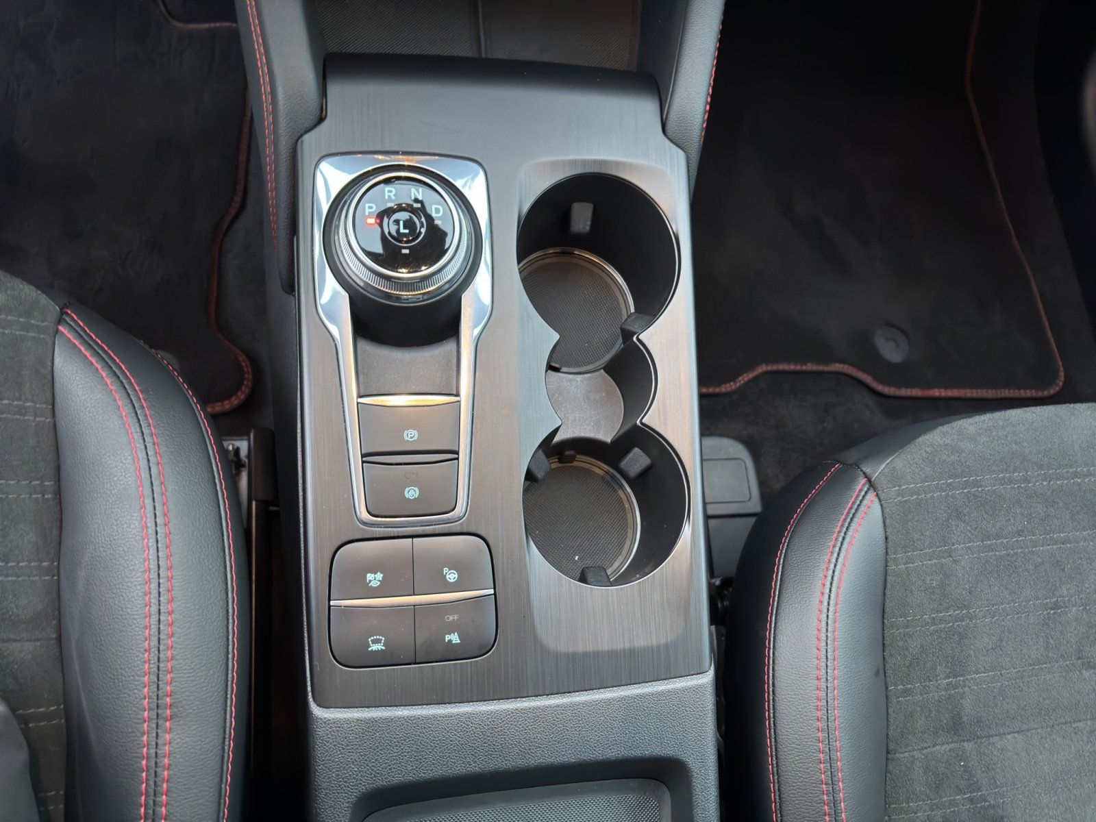 Fahrzeugabbildung Ford Kuga Hybrid ST-Line X #Winterpaket