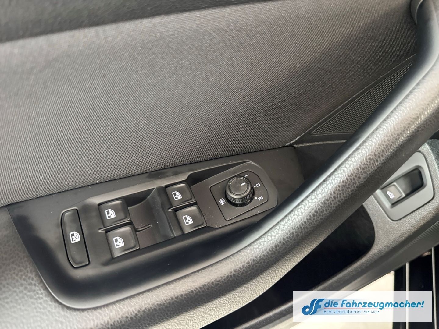 Fahrzeugabbildung Volkswagen Passat Variant Conceptline sch.AHK Navi LED ACC