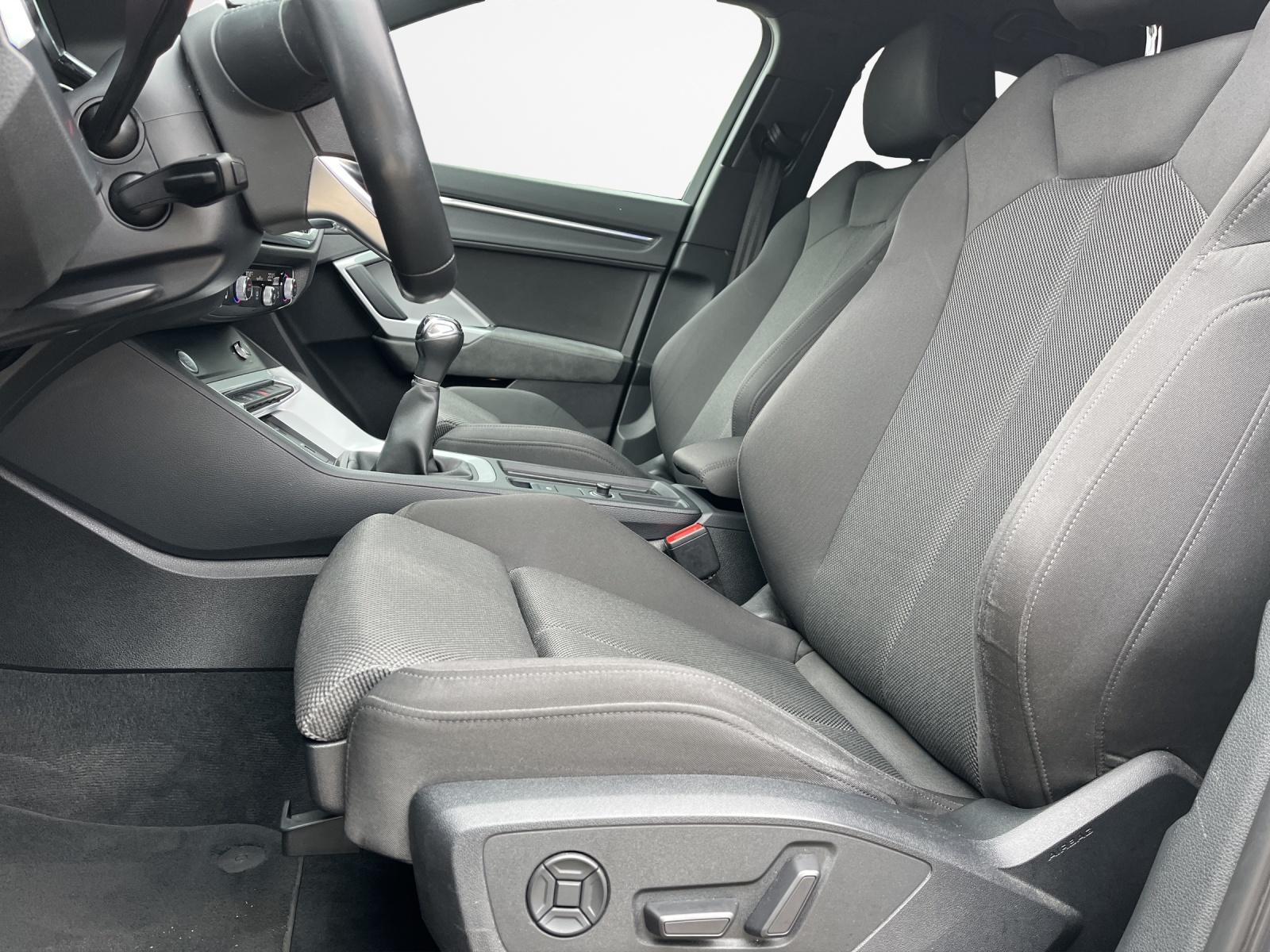 Audi Q3 35 TFSI Advanced  AHK Navi LED Kamera PDC LM 