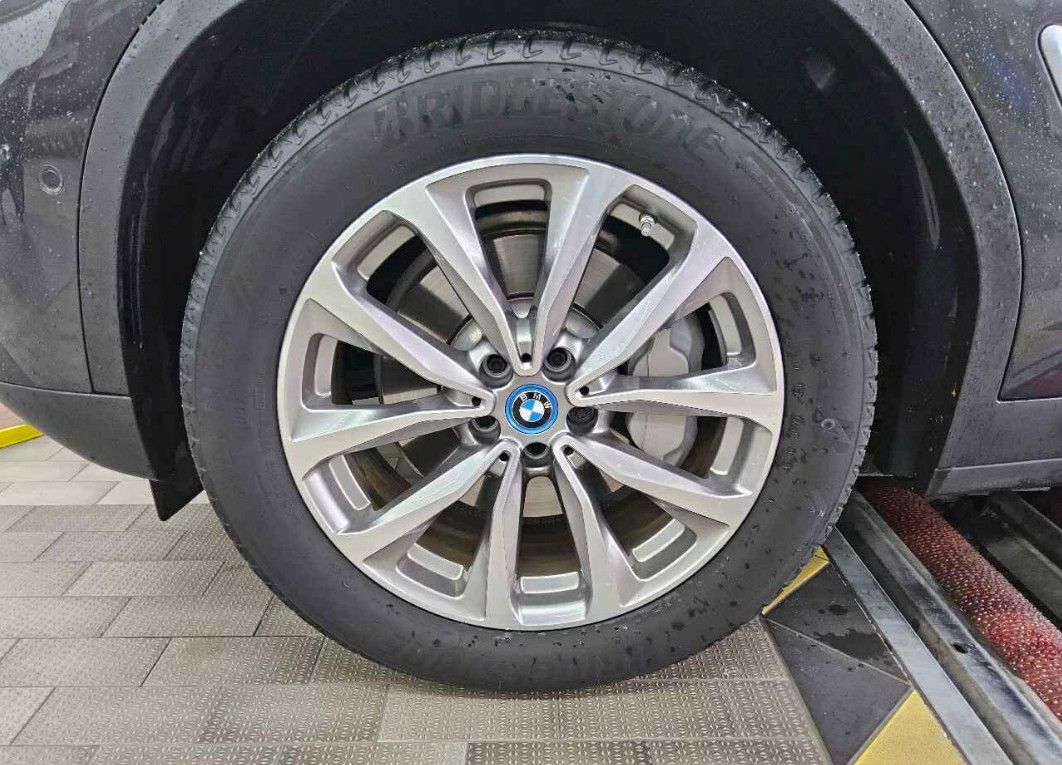 Fahrzeugabbildung BMW X3 xDr. 30e LED+/NAVI+/VIRTU/HIFI/SHZ/RFK/AHK/8F