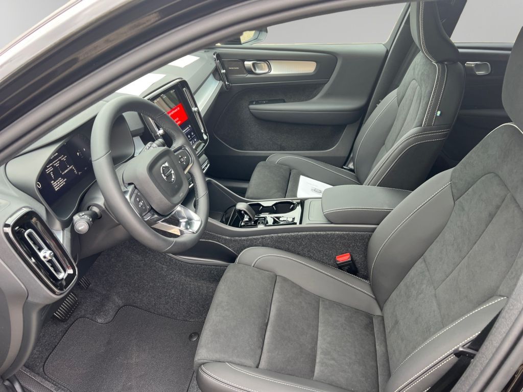 VOLVO XC40 B4 B DKG Ultra Black Edition, Licht-P.,FHZ VOLVO XC40 B4 B DKG Ultra Black Edition, Licht-P.,FHZ