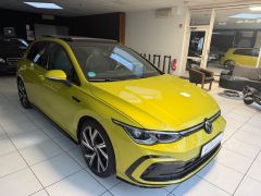 VW Golf  R-LINE DSG ACC PANO STANDHZG AHK GARANTIE