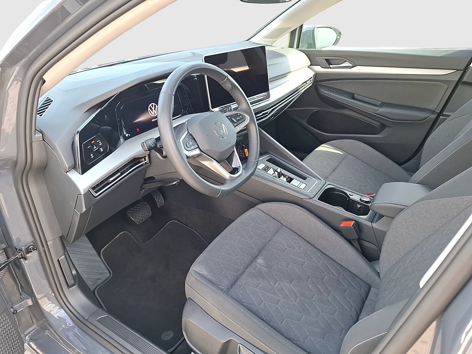 Fahrzeugabbildung Volkswagen Golf VIII Variant eTSI Life DSG LED AHK Navi AID