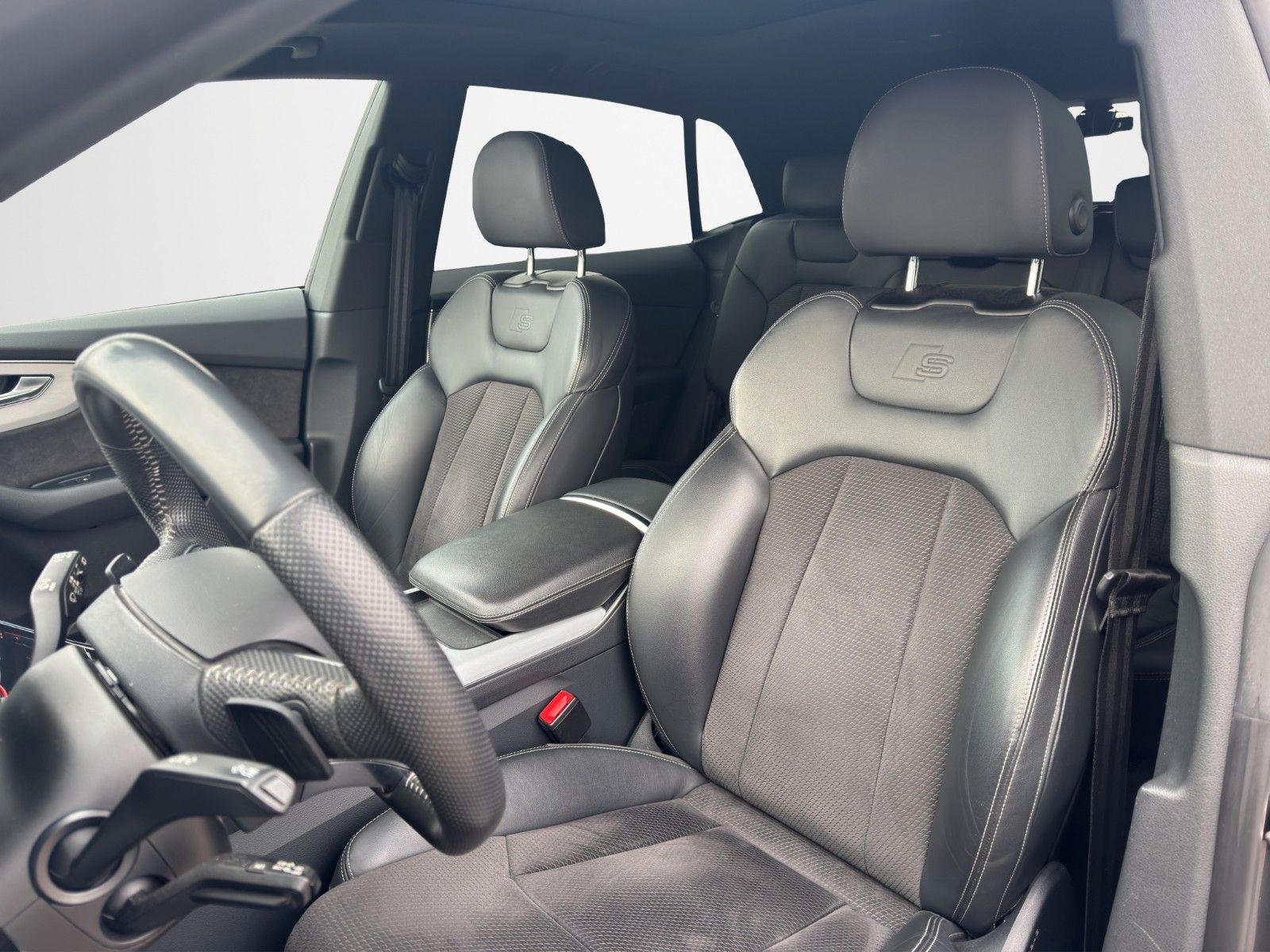 Fahrzeugabbildung Audi Q8 50 TDI SLINE SPORT PANO LED MATRIX 23" TOTW