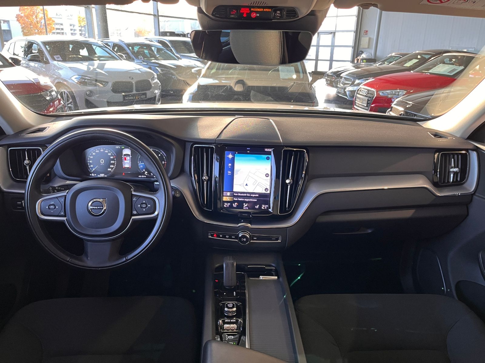 Fahrzeugabbildung Volvo XC60 Momentum Pro 2WD AHK LED NAVI ALU