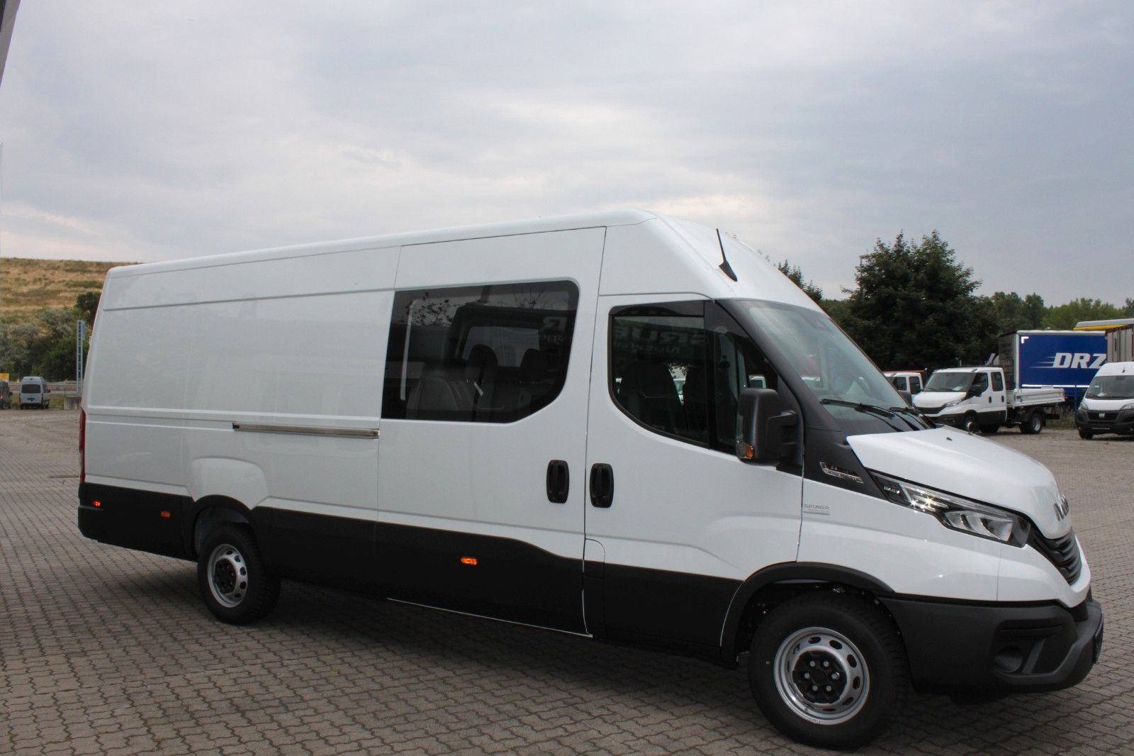 Fahrzeugabbildung Iveco Daily 35 S 18HA8 CRV teilverglast