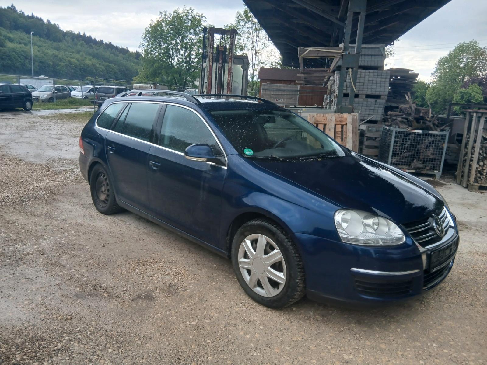 Volkswagen Golf 2009 — interior