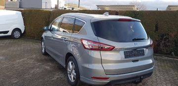 Fahrzeugabbildung Ford S-MAX Titanium