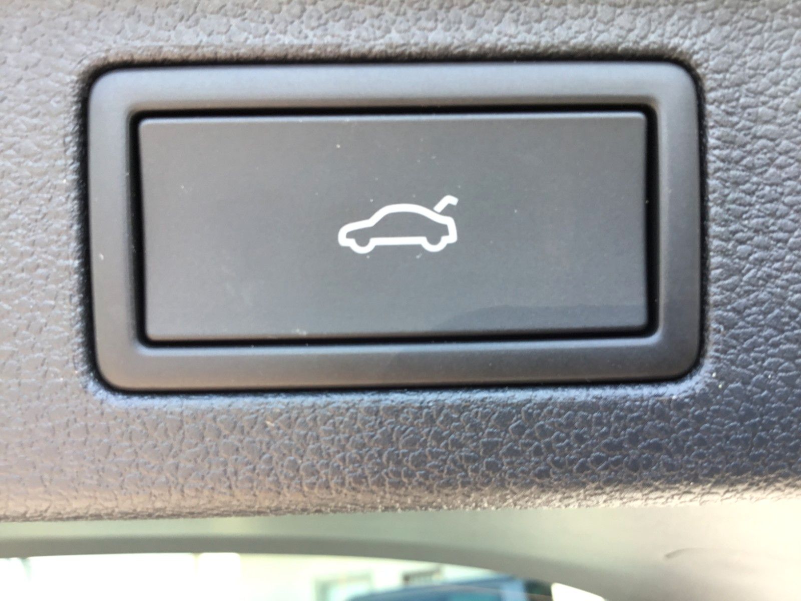 Fahrzeugabbildung SKODA Kamiq 1.5 TSI DSG Monte Carlo+AHK+Navi+Kamera