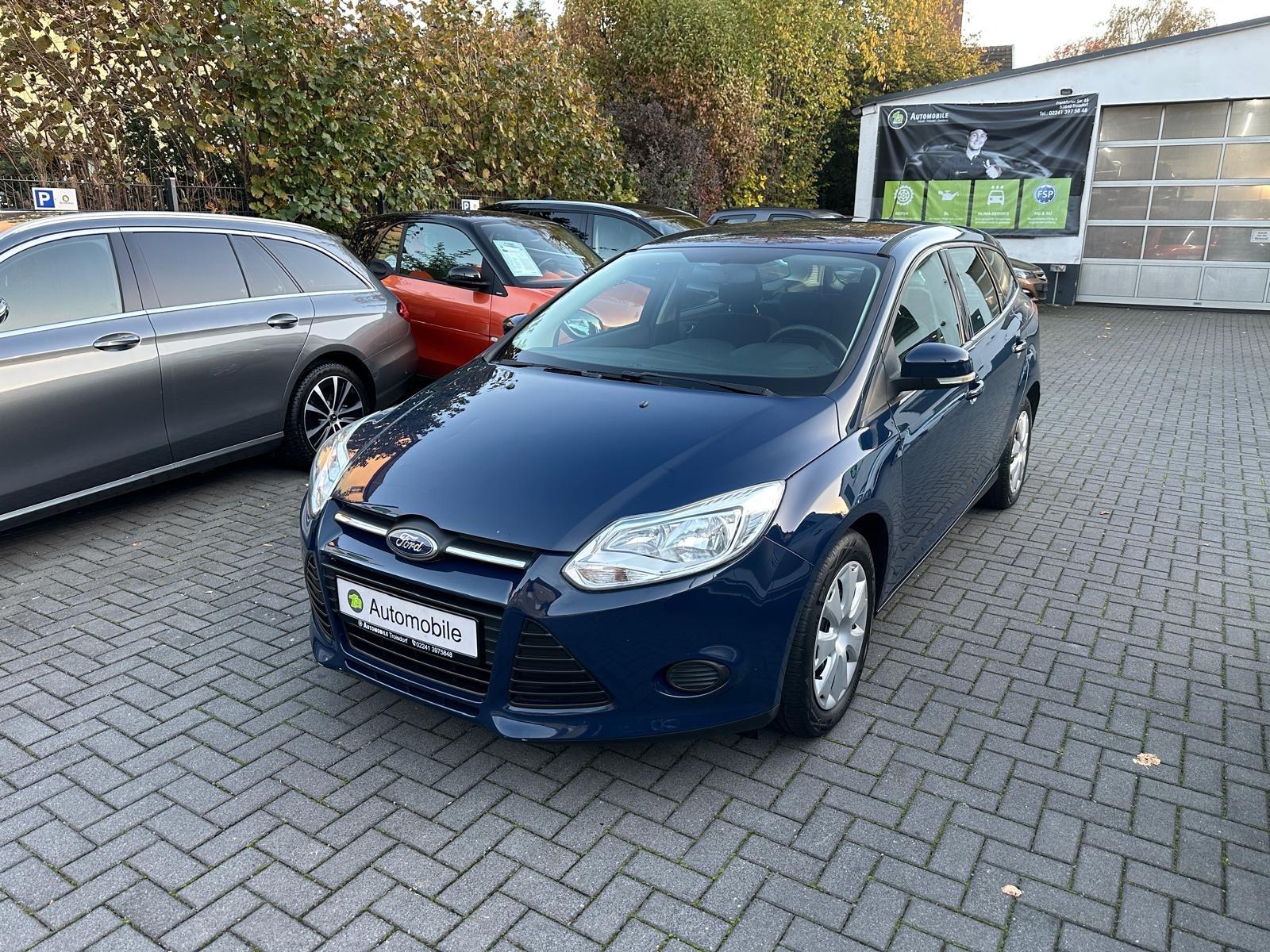 Ford Focus 2013 — interior