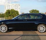 BMW 118i -Advantage, schwarz, 8-fach bereift 17 Zoll - BMW 1er Reihe von privat