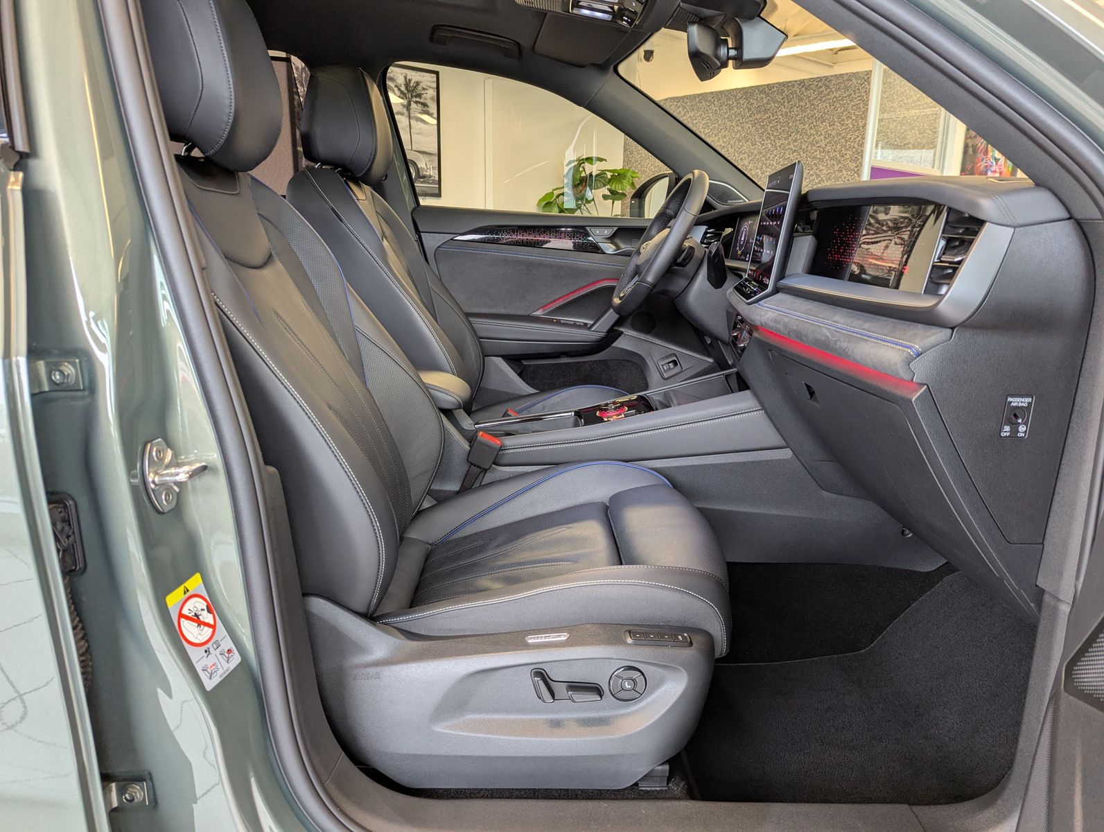 VW Tayron 2.0 R-Line Leder Launch Pano Black AHK 20 - Image 16