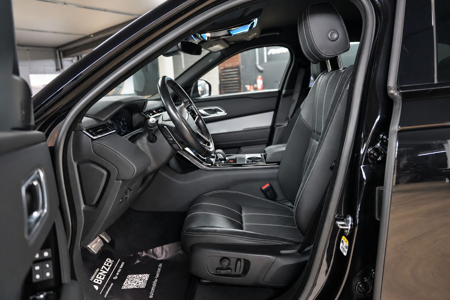 Fahrzeugabbildung Land Rover Range Rover Velar R-Dynamic SE *Meridian*Memory*