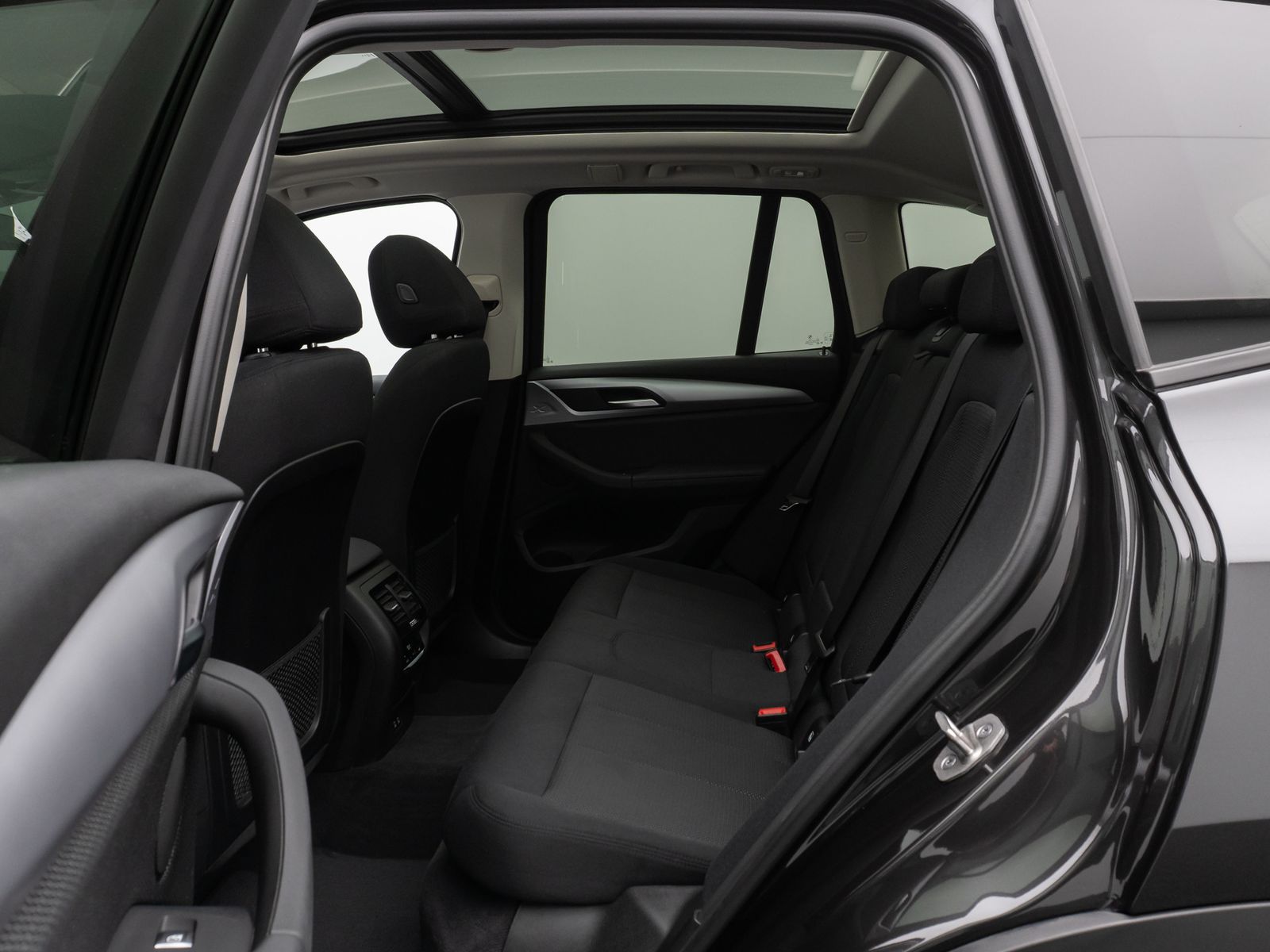 Fahrzeugabbildung BMW X3 xD20d Panorama Kamera DAB HiFi AHK Alarm 19"