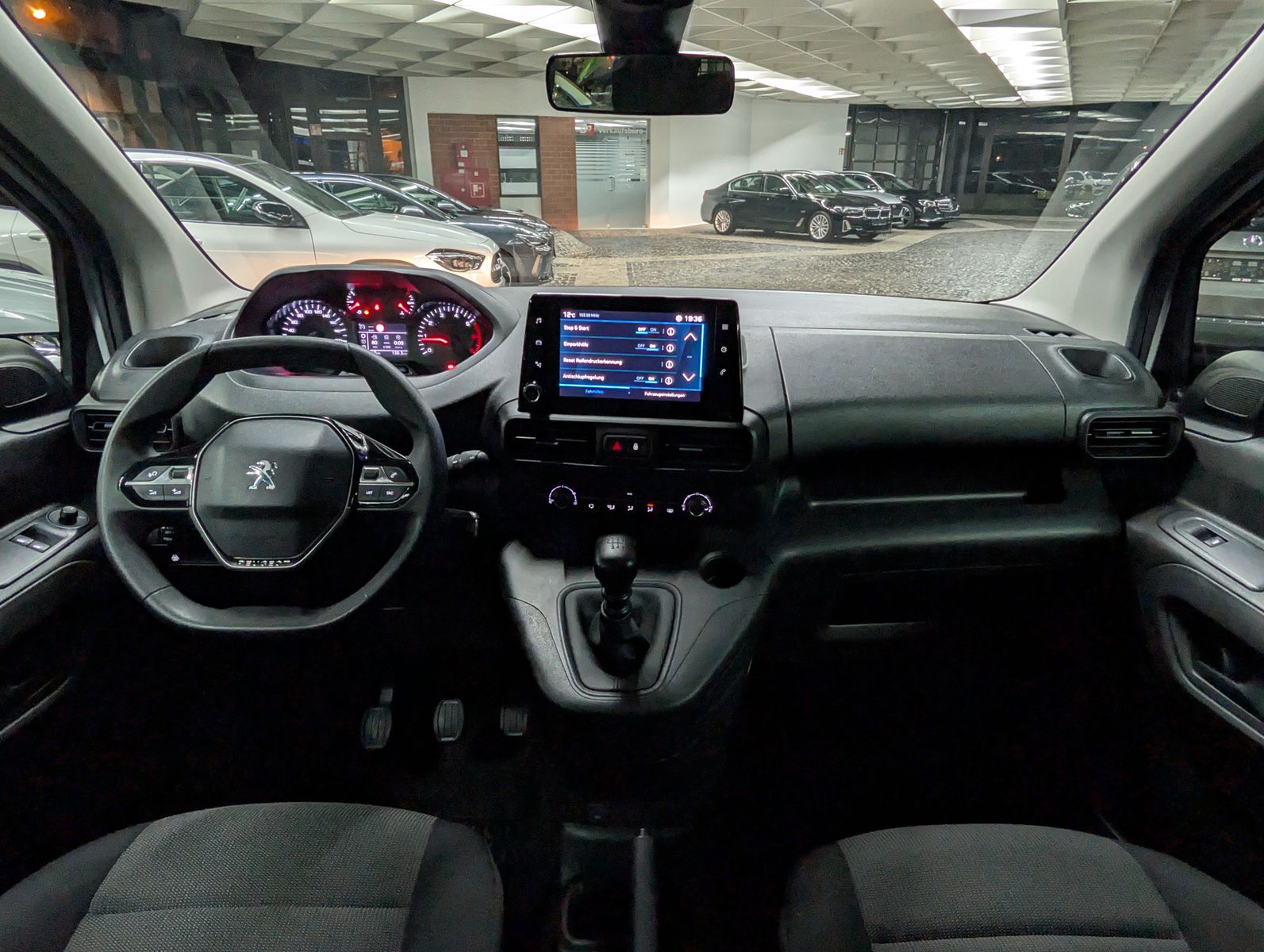 Fahrzeugabbildung Peugeot Rifter L1 Active BlueHDI TEMP PDC KLIMA BLUETOOT