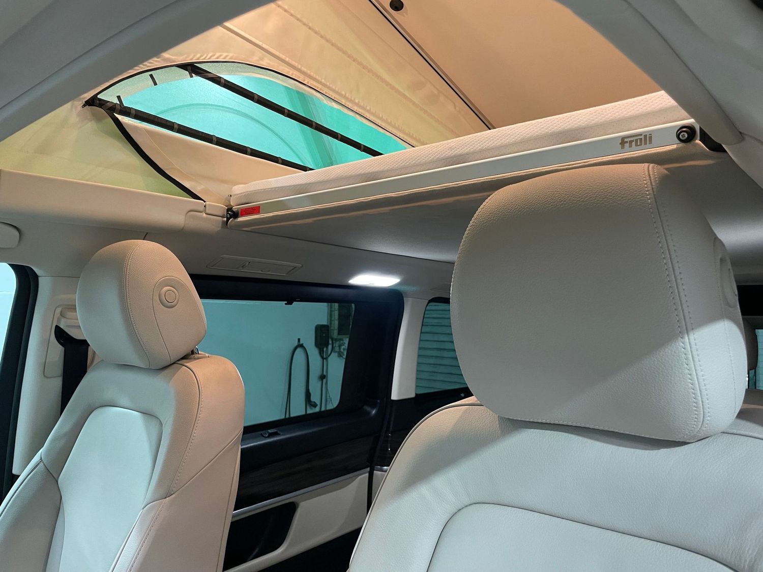 Fahrzeugabbildung Mercedes-Benz V 300 d Marco Polo EDITION AMG Night 4M#Küche#36