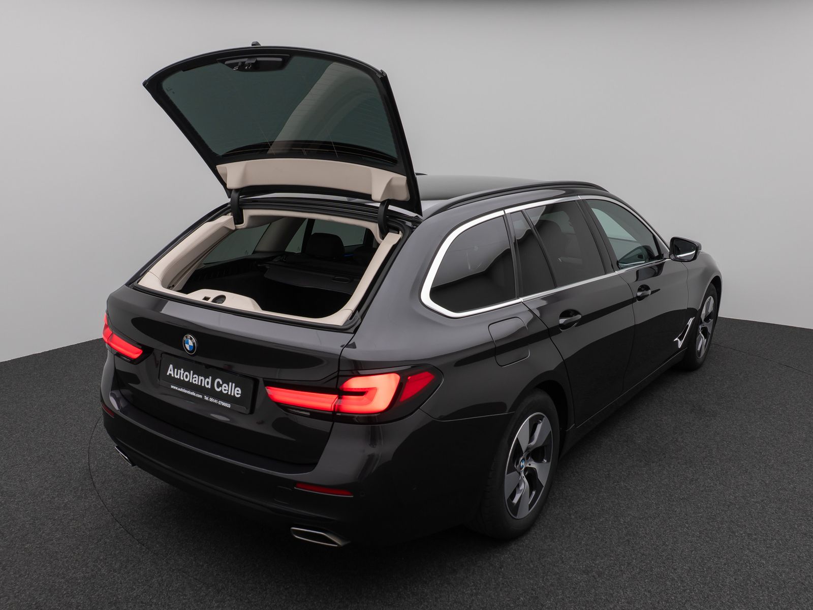 Fahrzeugabbildung BMW 520d Kamera Laser HUD DAB HiFi Stop&Go AHK Sport