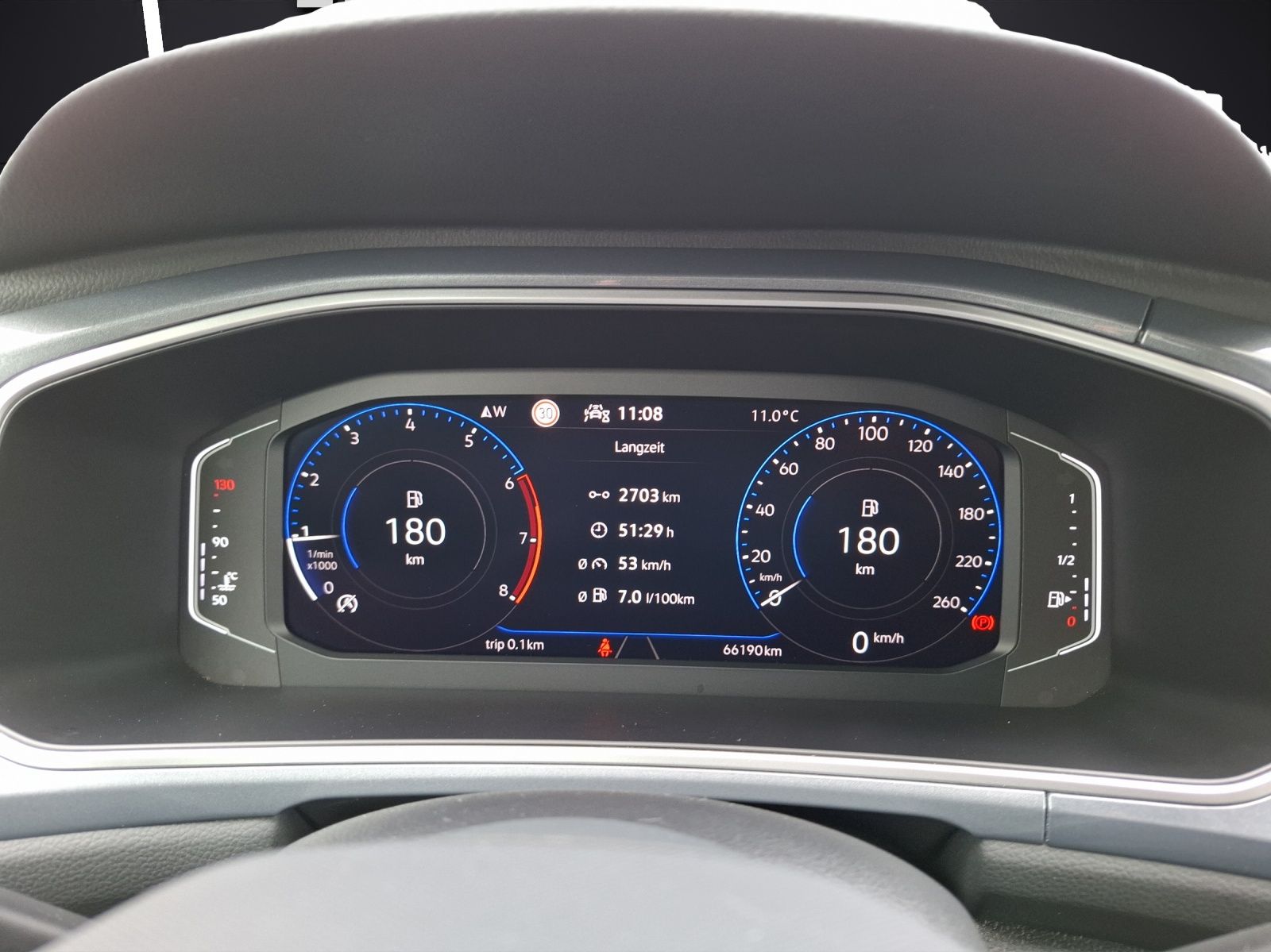 Fahrzeugabbildung Volkswagen T-Roc TSI Style LED AHK Navi AID ACC RFK SH 18"
