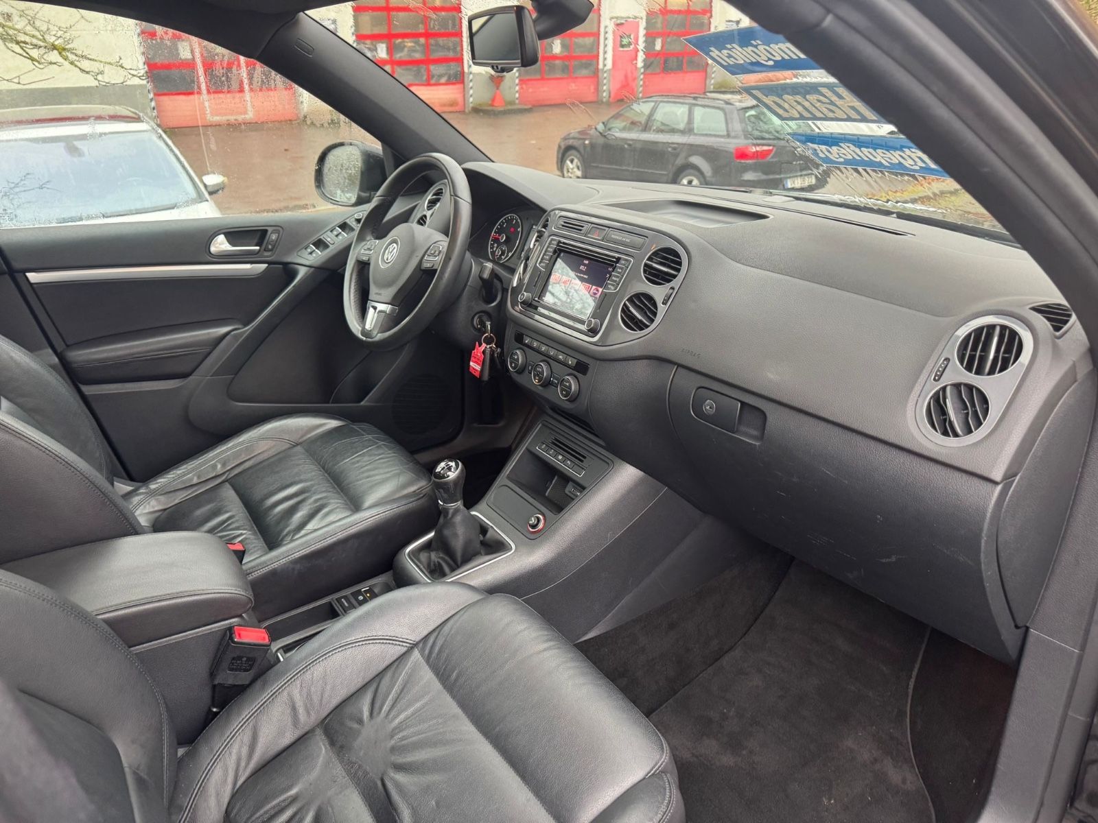 Fahrzeugabbildung Volkswagen Tiguan Sport & Style BMT R Line Navi+Panorama+Xe