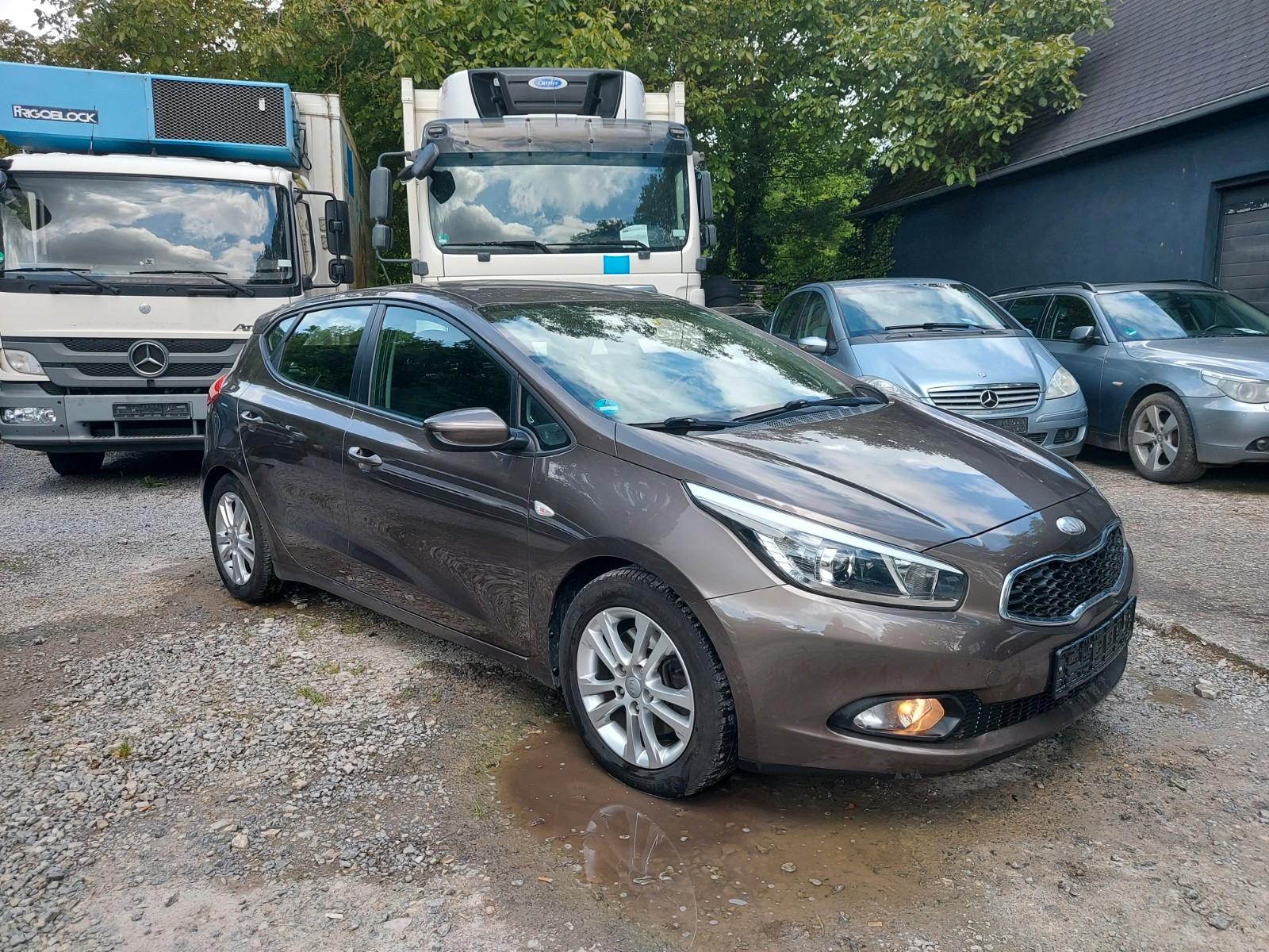 Kia Ceed 1.4 crd Edition 7  Klima&SHZ&1 Hand