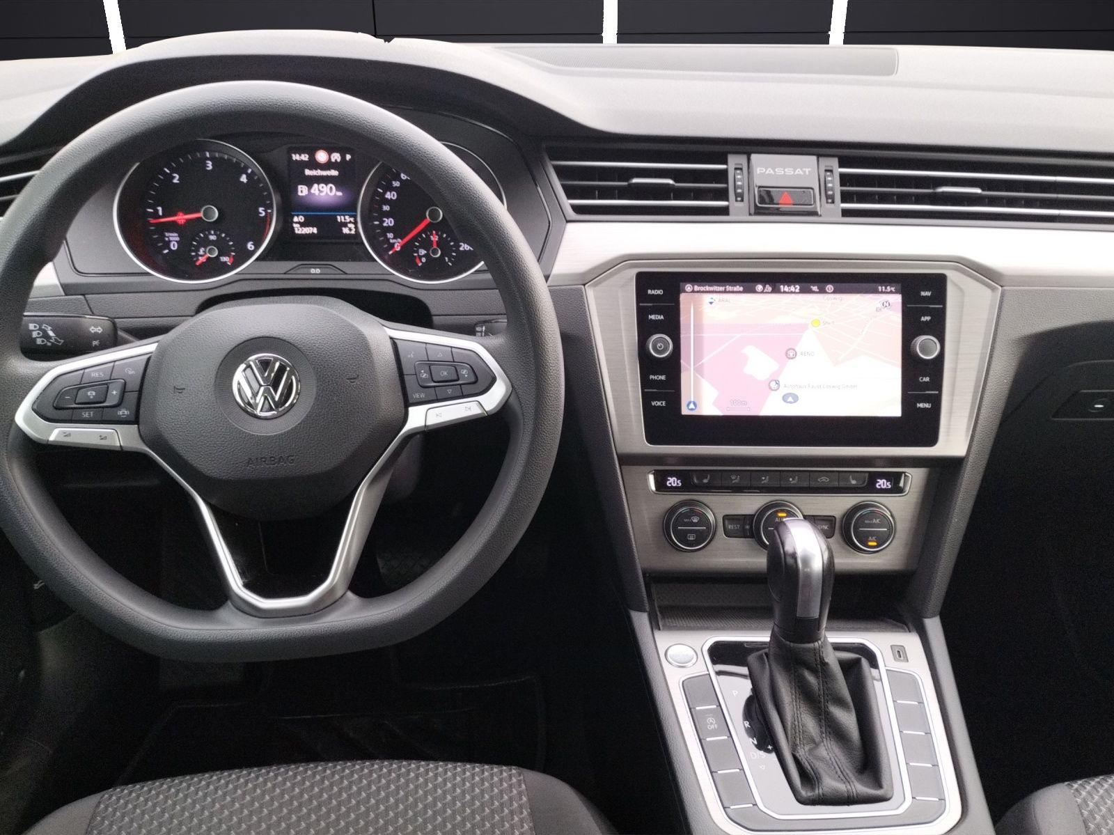 Fahrzeugabbildung Volkswagen Passat Variant TDI DSG LED ACC SH WeConnect Navi