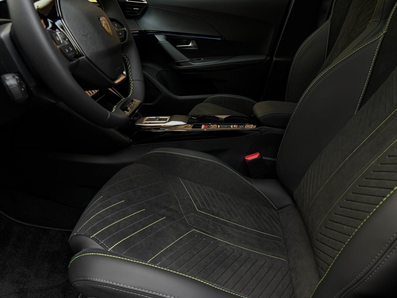 Peugeot 2008 Hybrid 145 GT Exclusive |Schiebedach | 360°