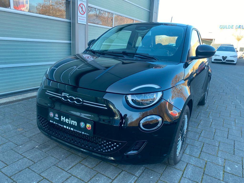 Fiat 500 e Icon I 42kWh I Onyx Schwarz I 1 Hand