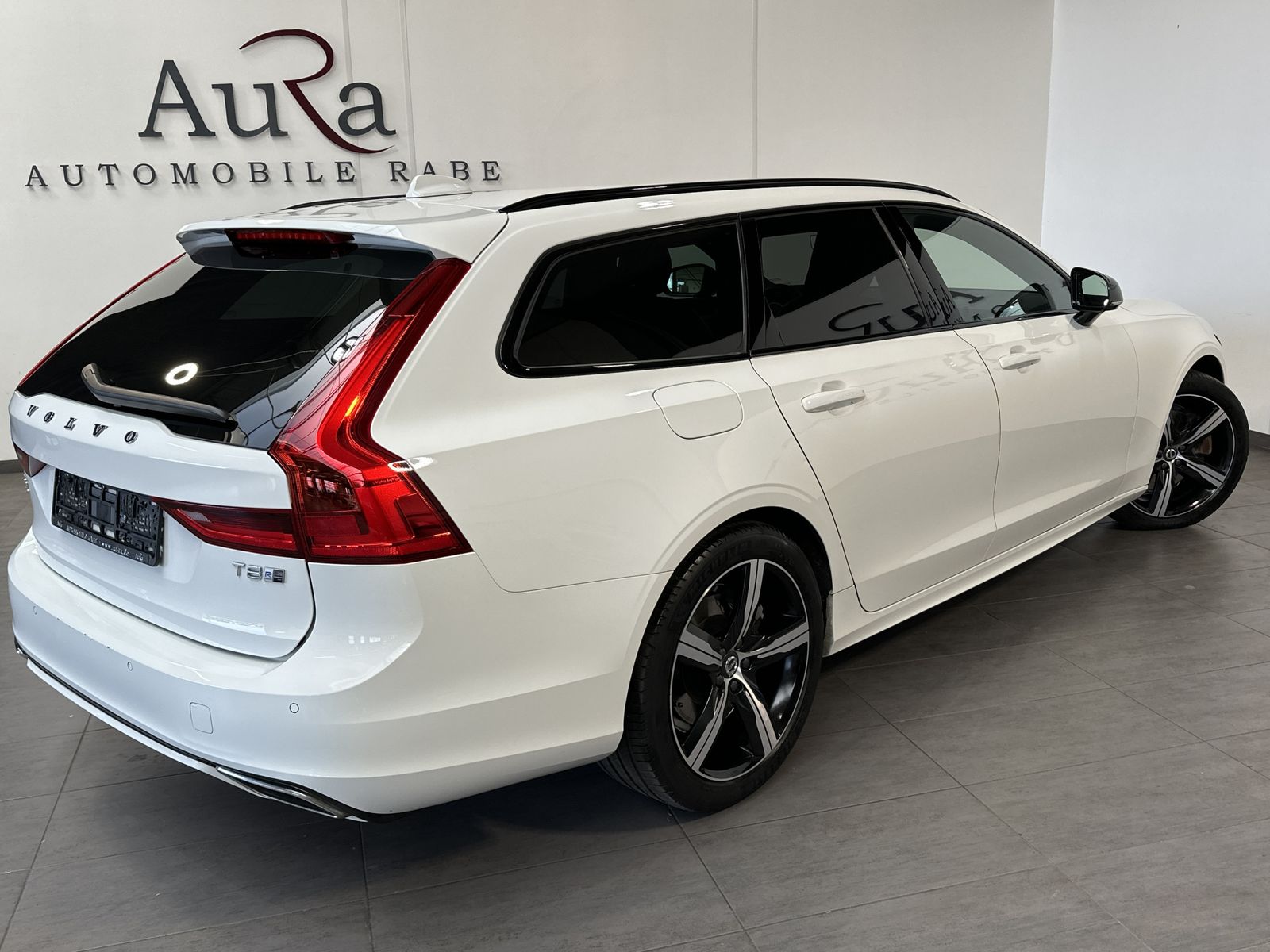 Fahrzeugabbildung Volvo V90 T8 AWD R-Design Hybrid NAV+LED+KAM+H&K+19ZO