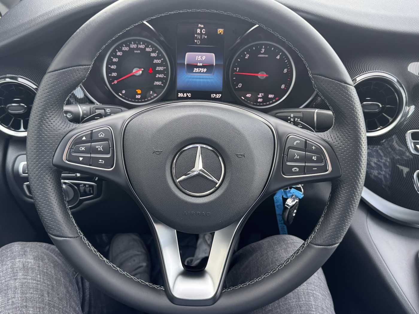 Fahrzeugabbildung Mercedes-Benz V 220 d EDITION DISTRONIC MBUX Kamera 6Sitze