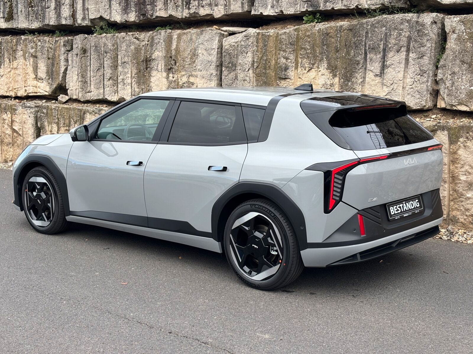 Kia EV4 81 FWD EARTH+SOUND+TECHNO+WINTER+DRIVE+19"+ imagem 3