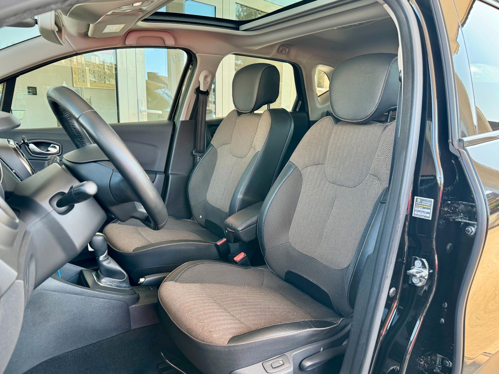 Fahrzeugabbildung Renault Captur Crossborder Navi/Kamera/Panorama/Leder