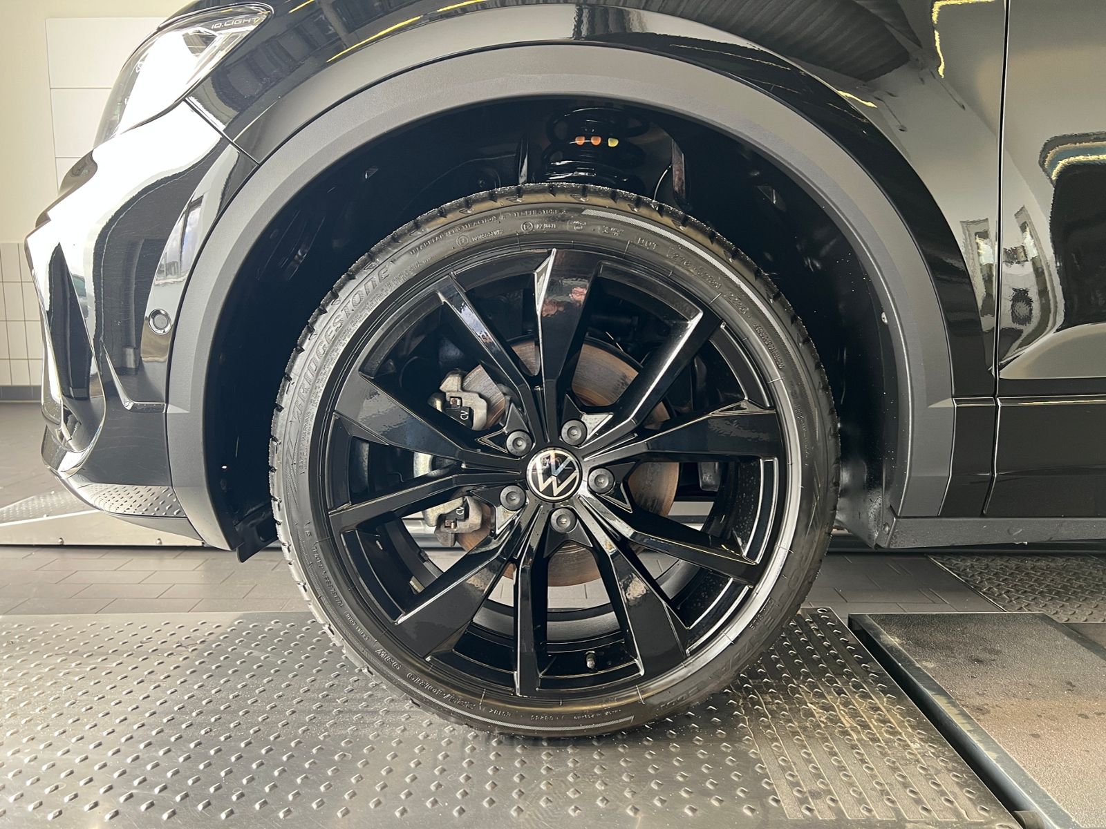 Fahrzeugabbildung Volkswagen T-Roc R-Line 2.0 TSI DSG 4MOTION *AHK,Pano,DCC,1