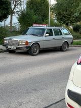 Mercedes-Benz S123 Mercedes - Mercedes-Benz 220 in München