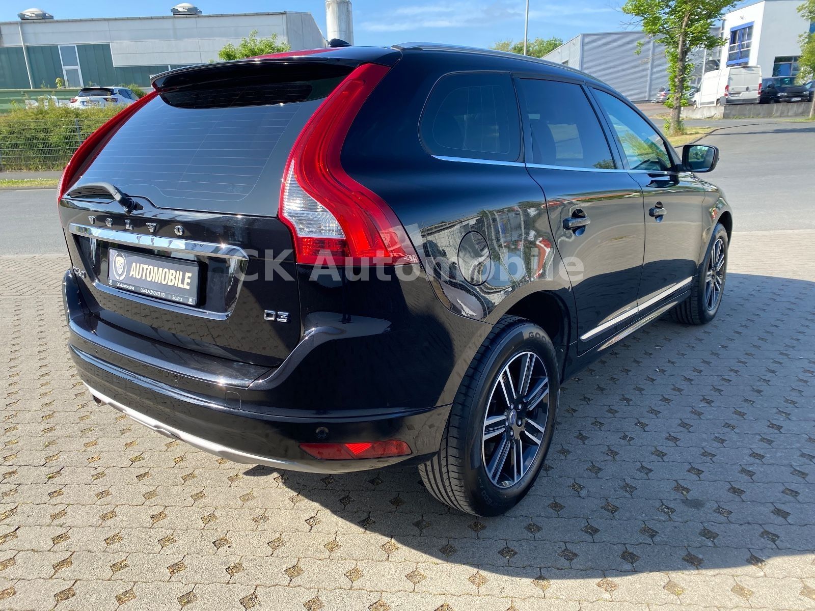 Fahrzeugabbildung Volvo XC60 D3 Summum 2WD/Navi/Leder/Bi-Xenon/PDC/AHK