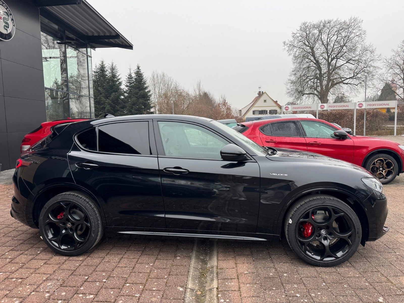 Fahrzeugabbildung Alfa Romeo Stelvio VELOCE 280 PS AT8 - Q4 AHK PANORAMA