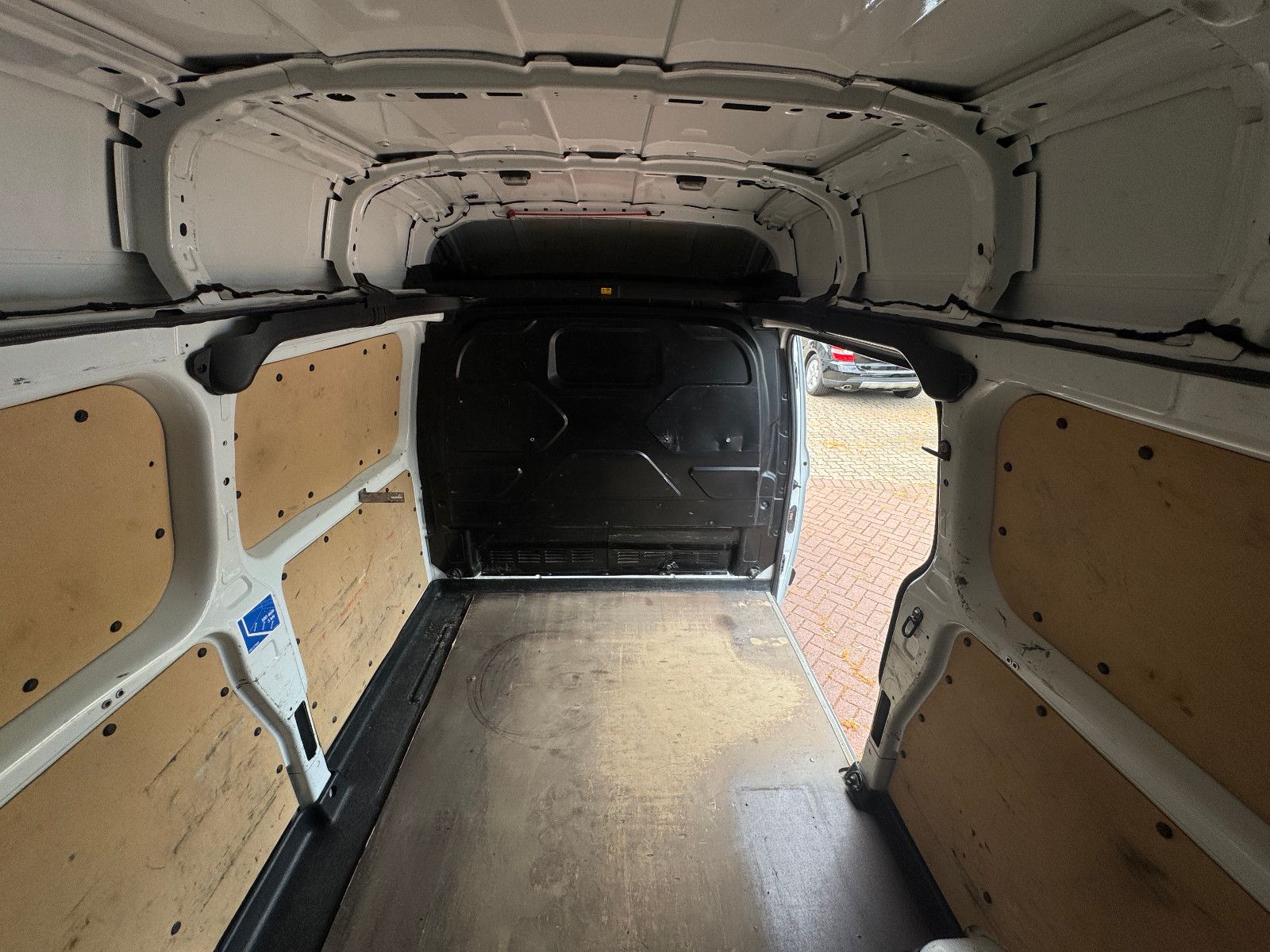Fahrzeugabbildung Ford Transit Custom 2.2 TDCI HOCHDACH L2 H2 3-SITZER