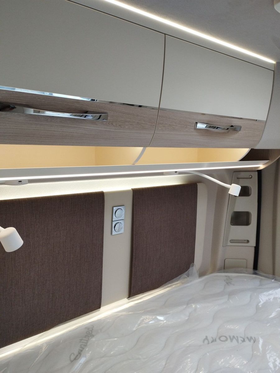 Fahrzeugabbildung Eura Mobil Van V 595 HB RFK, Klimaauto, Fahrassistenzpaket