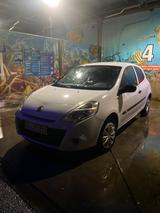 Renault Clio Authentique 1.2 16V 75 Authentique - Renault Clio Authentique mit Benzin-Antrieb