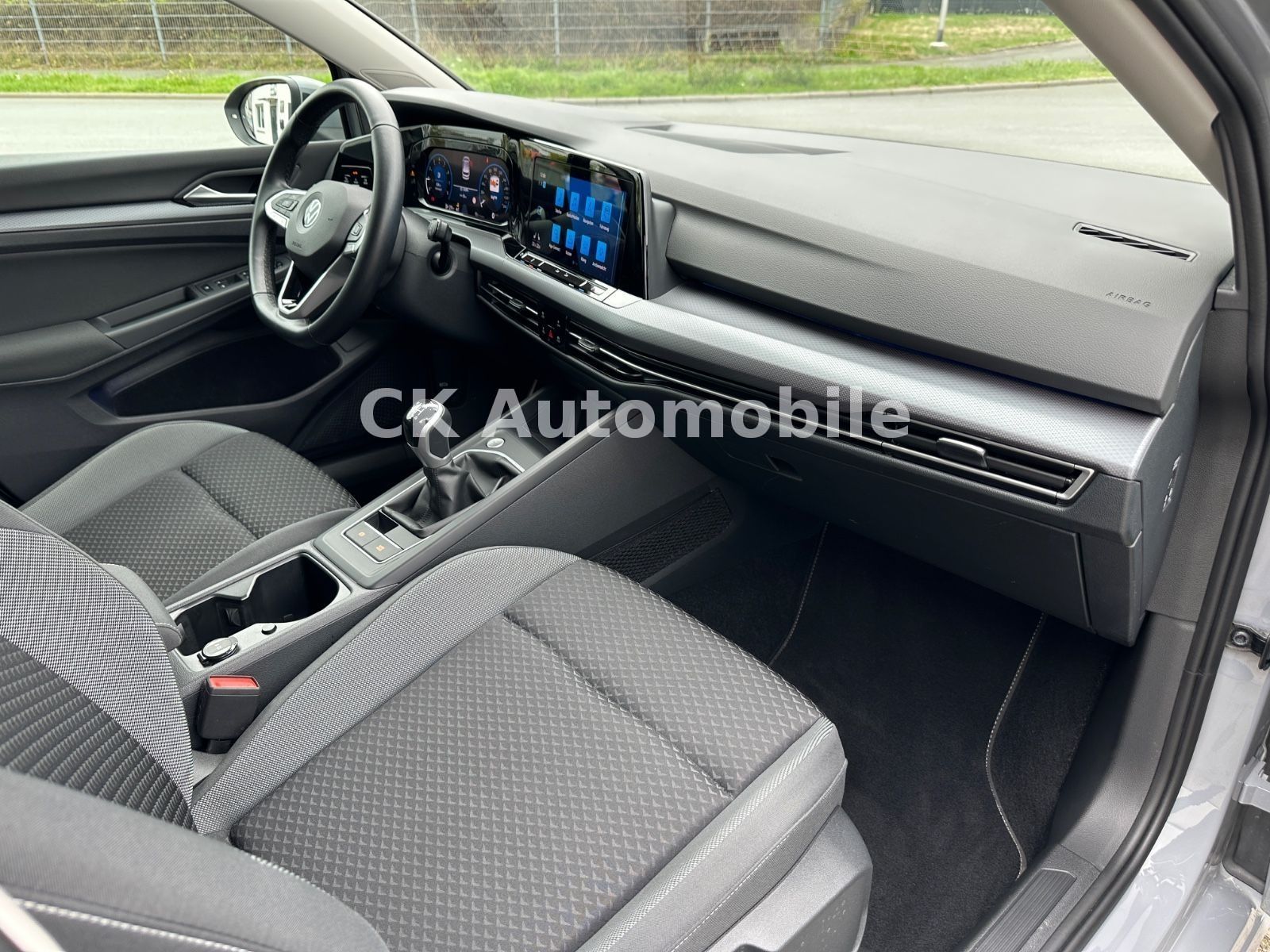 Fahrzeugabbildung Volkswagen Golf VIII Lim. Active 1.5 TSI/Navi/LED/ACC/PDC