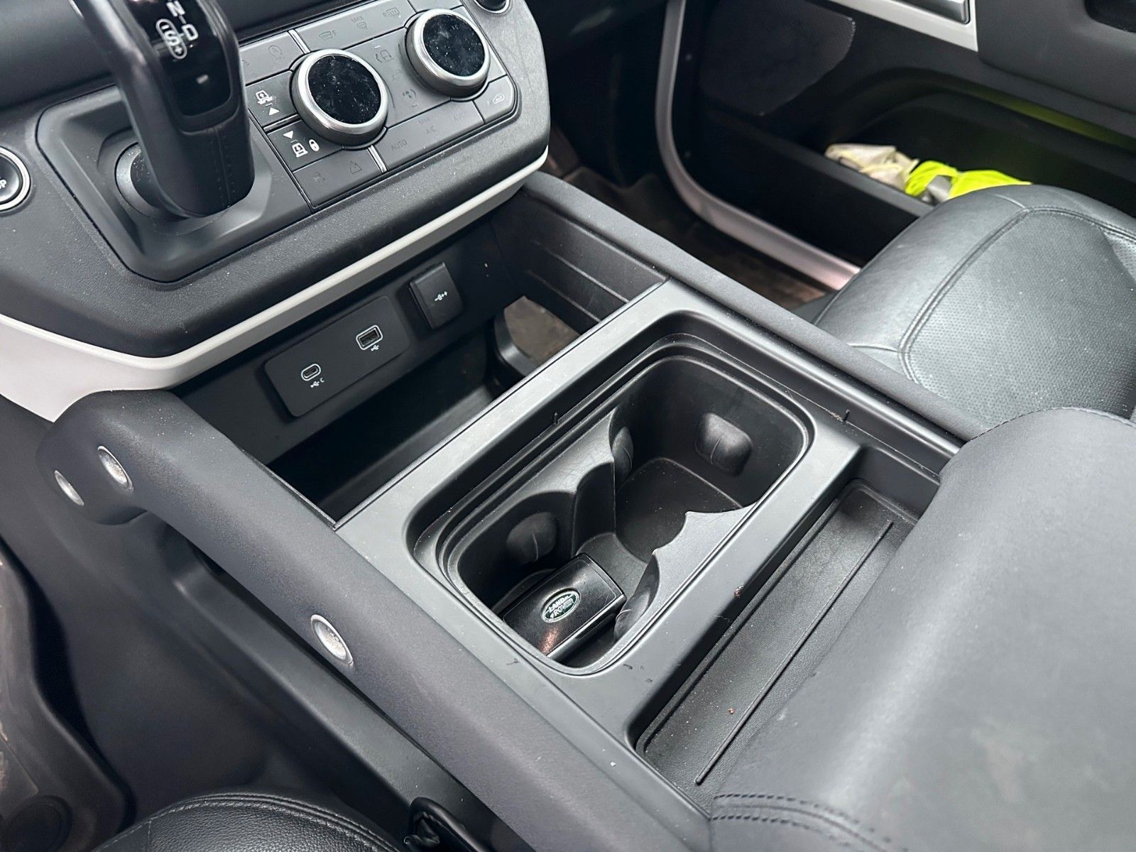 Land Rover Defender 110 D300 HSE – Bild 14