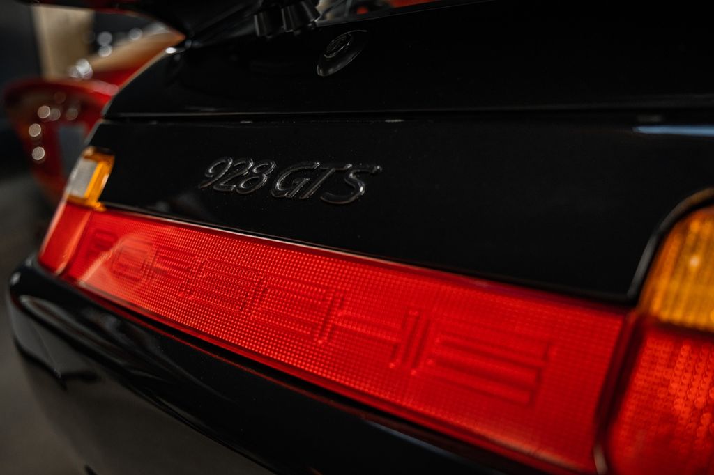Porsche 928