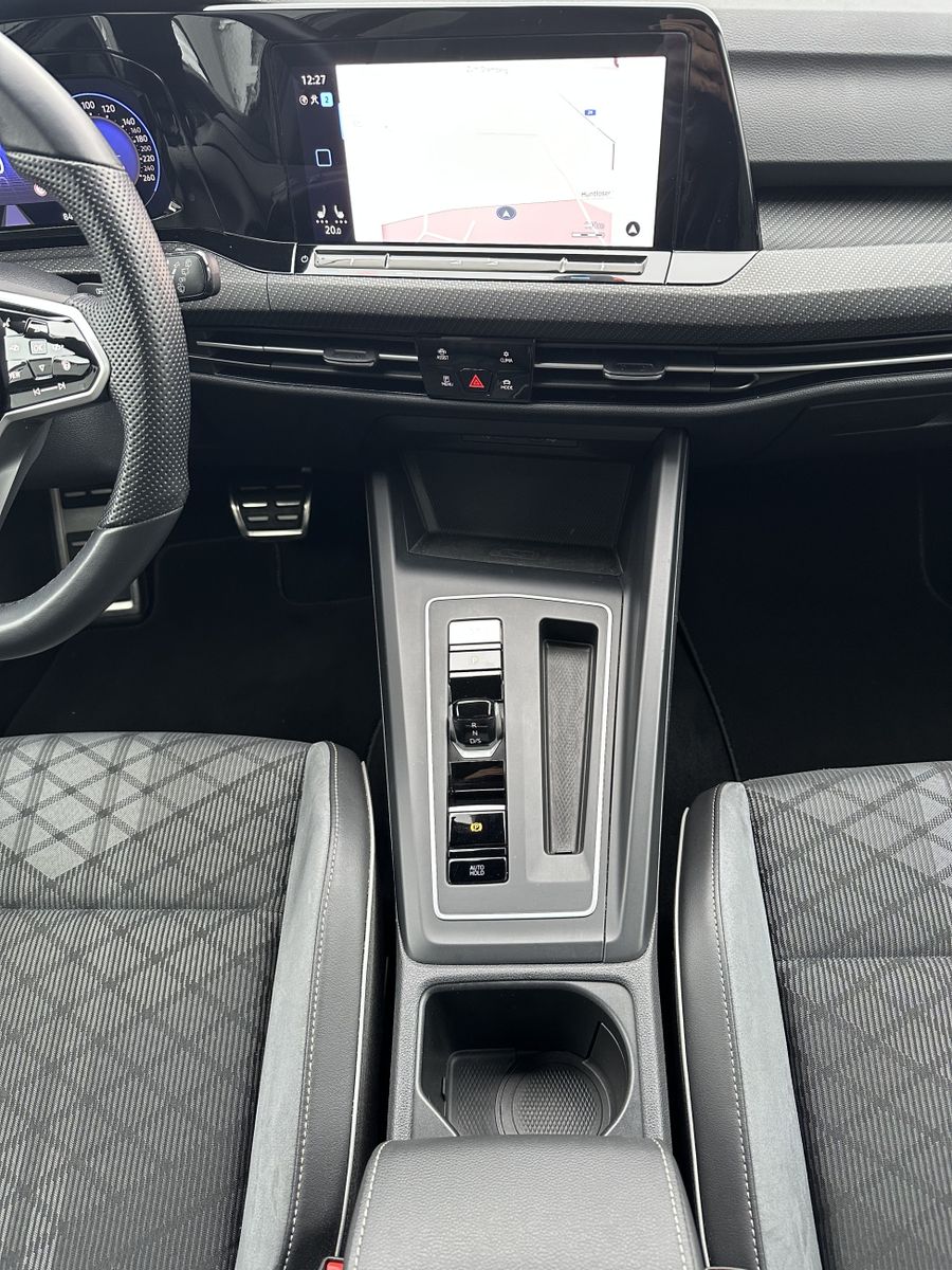 Fahrzeugabbildung Volkswagen Golf Variant 2.0 TDI DSG R-Line NAV+LED+AHK+ACC