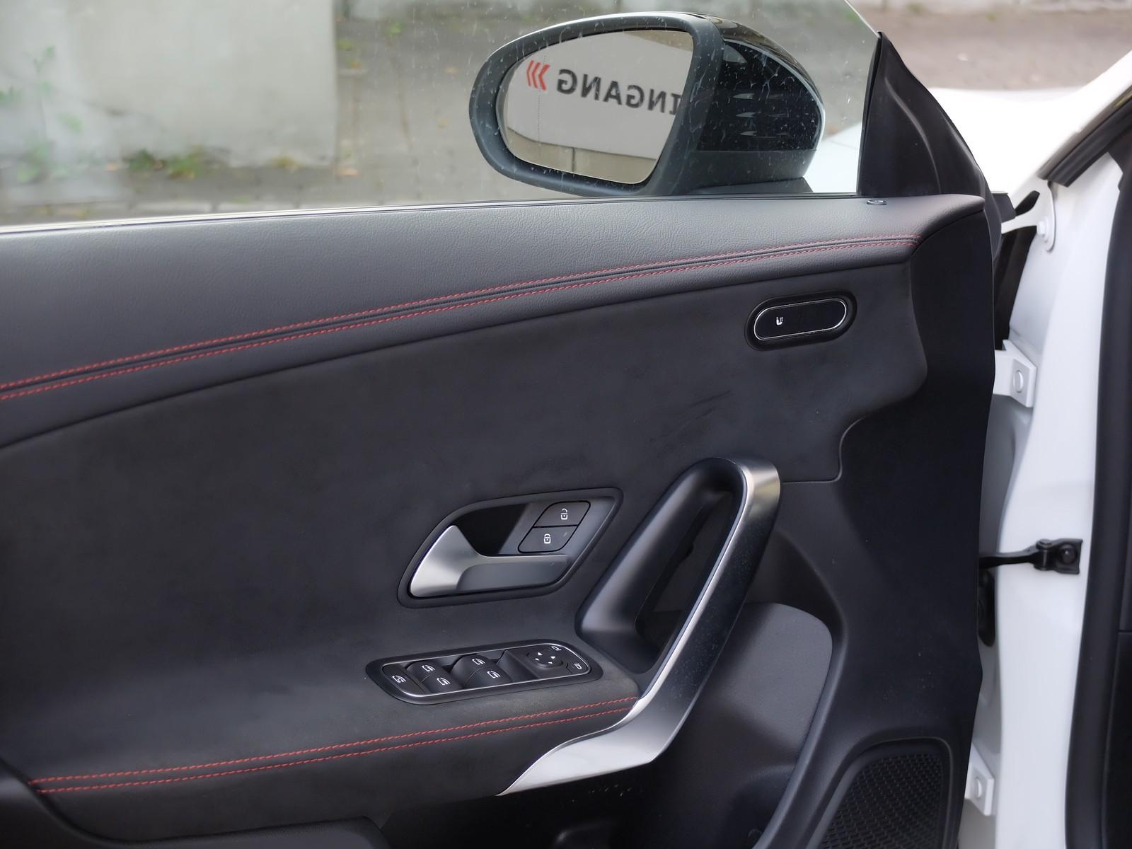 Mercedes-Benz CLA 180 AMG Line Automatik Panorama AHK