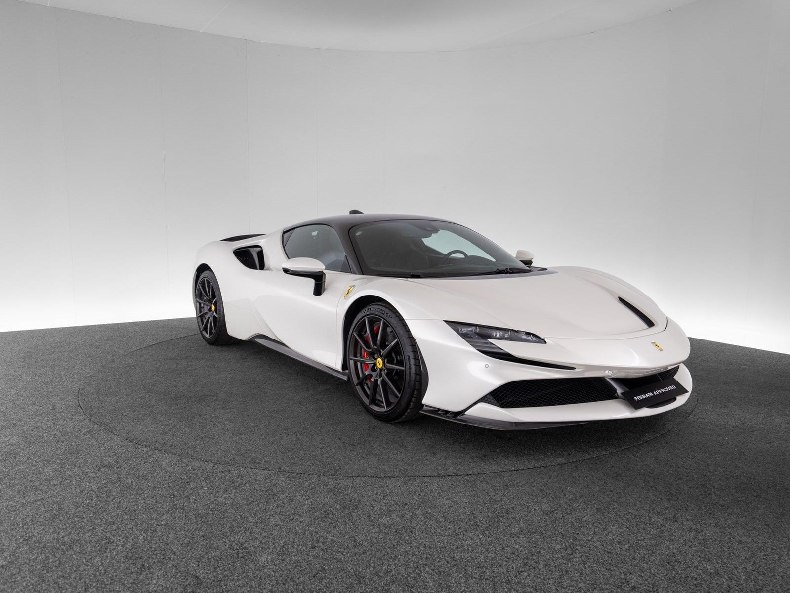 Ferrari SF90 Stradale ASSETTO FIORANO