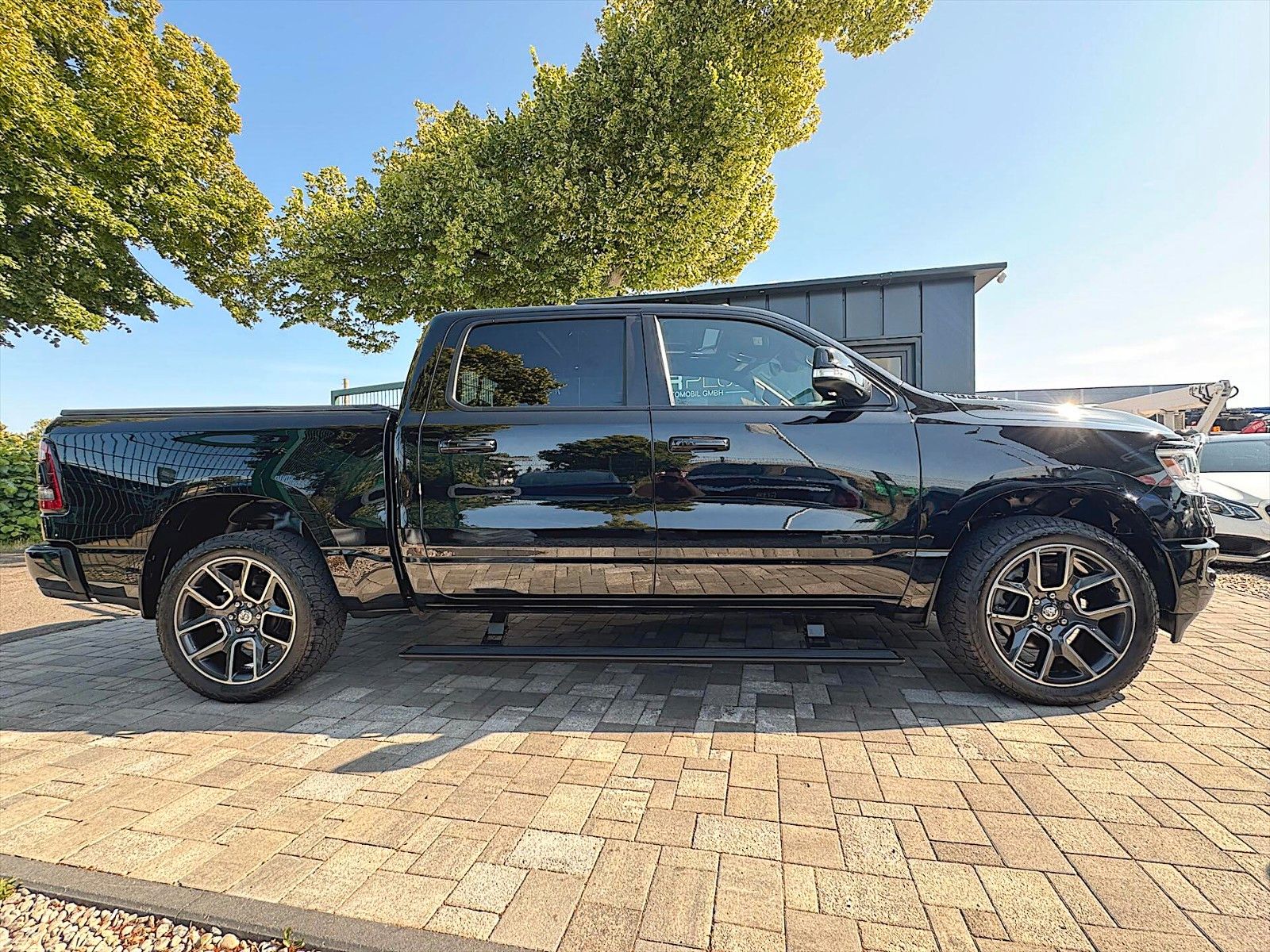 Fahrzeugabbildung Dodge RAM 5.7 V8 HEMI SPORT 4x4 *Pano*360*Luft*ACC*22'