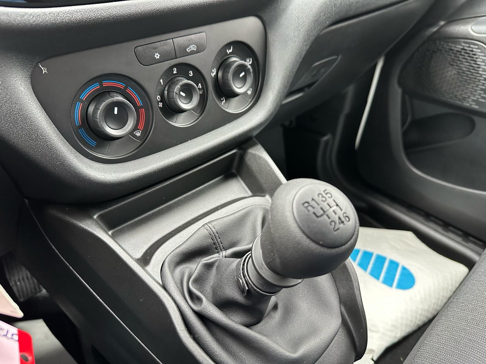 Fahrzeugabbildung Fiat Doblo 1.6 SX 3 Sitze NAVI KAMERA GARANTIE 12/202