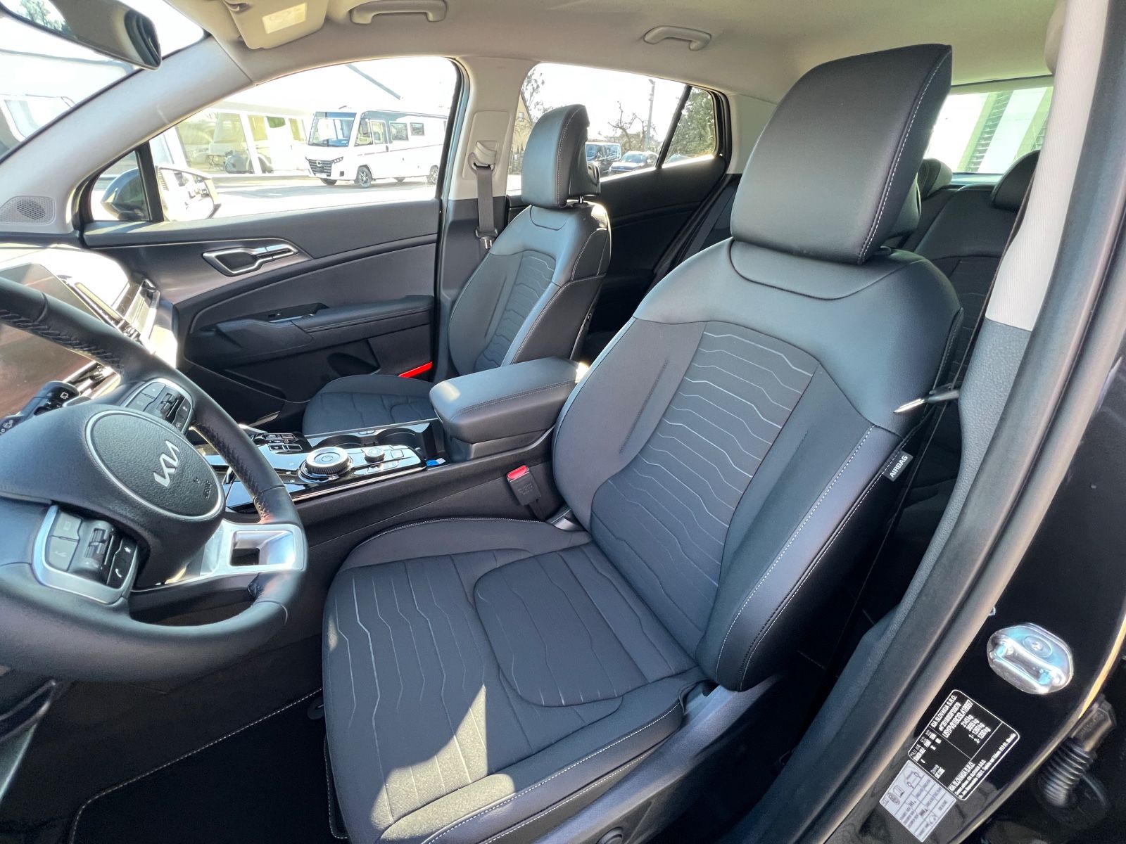 Fahrzeugabbildung Kia SPORTAGE 1.6T 48V 2WD DCT ULTIMATE EDITION
