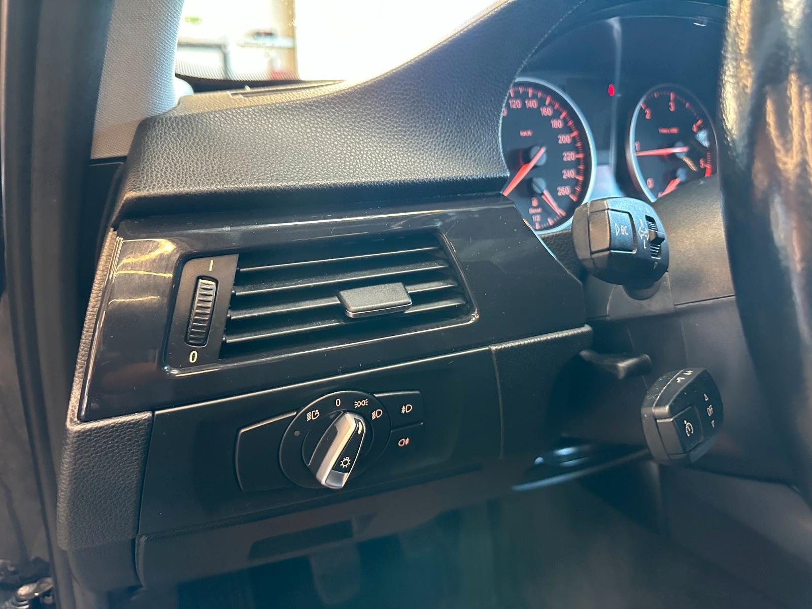 BMW 320 2011 — photo 9