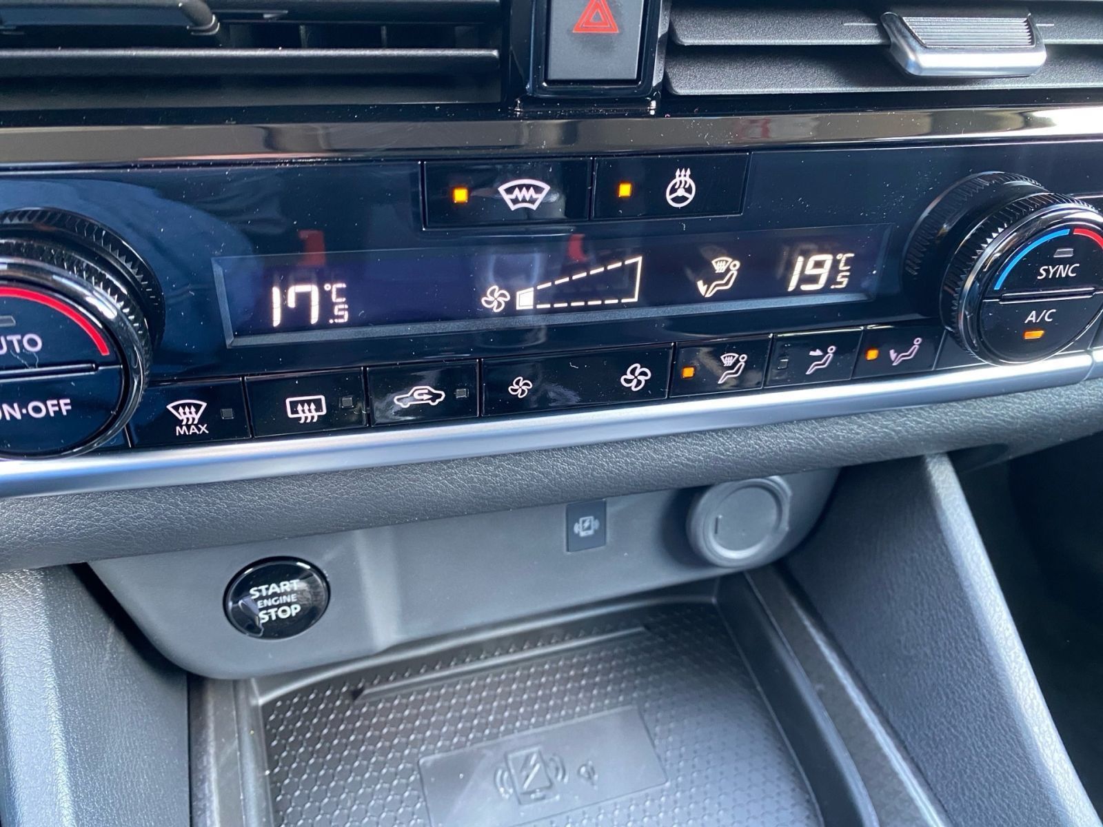 Fahrzeugabbildung Nissan QASHQAI 1.3 DIG-T MHEV 158 PS MT 4x2 N-Connecta